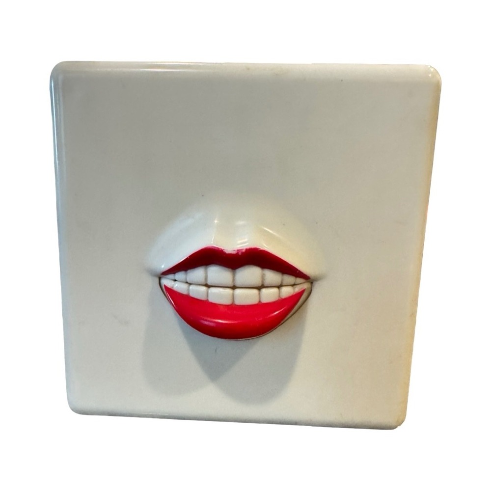 Vintage Novelty Blabber Mouth Transistor AM/FM Radio 1985 Nasta (Nonworking)